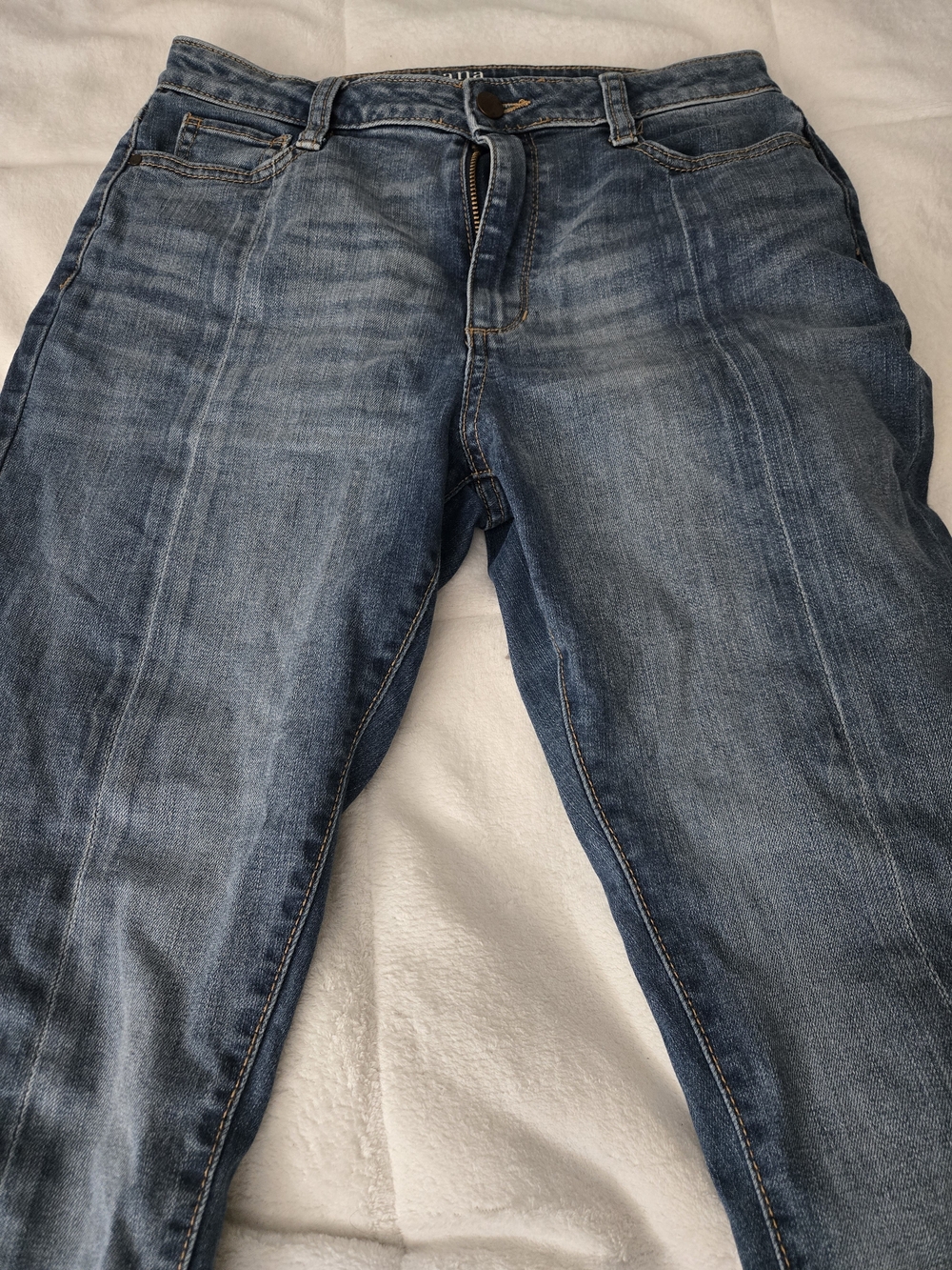 a.n.a Women’s Skinny Jeans Size 6 Medium Wash Raw Hem Stretch Denim - Picture 2 of 4
